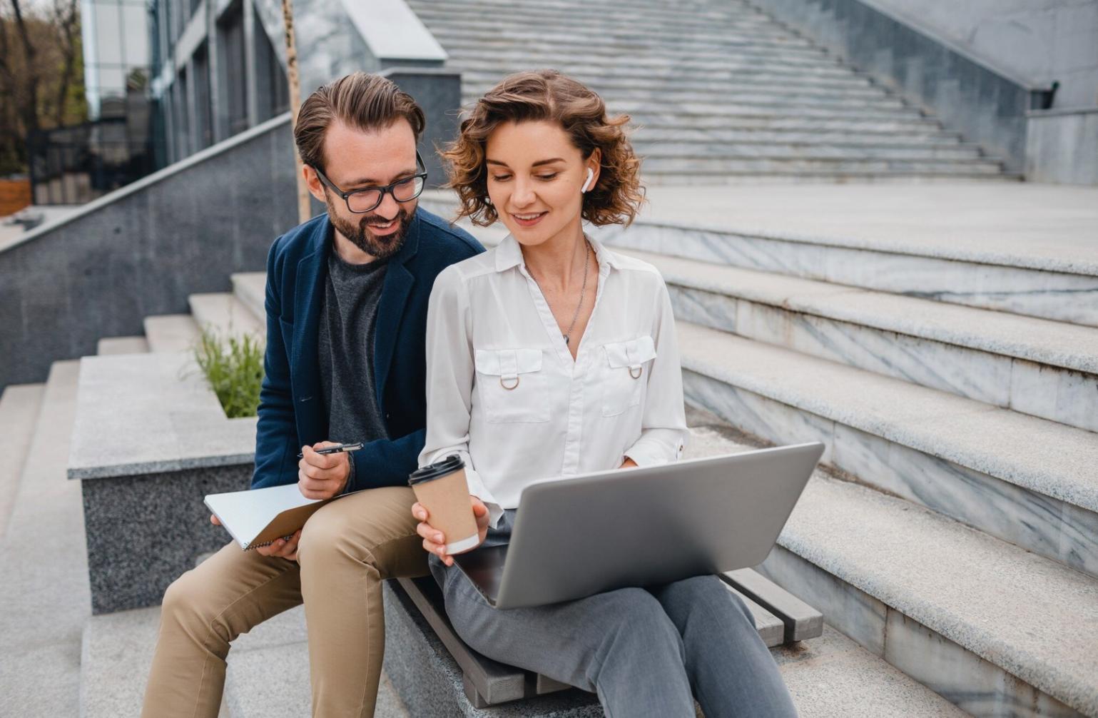 Interface norentariqlo sur ordinateur et mobile montrant le tableau de bord des dépenses